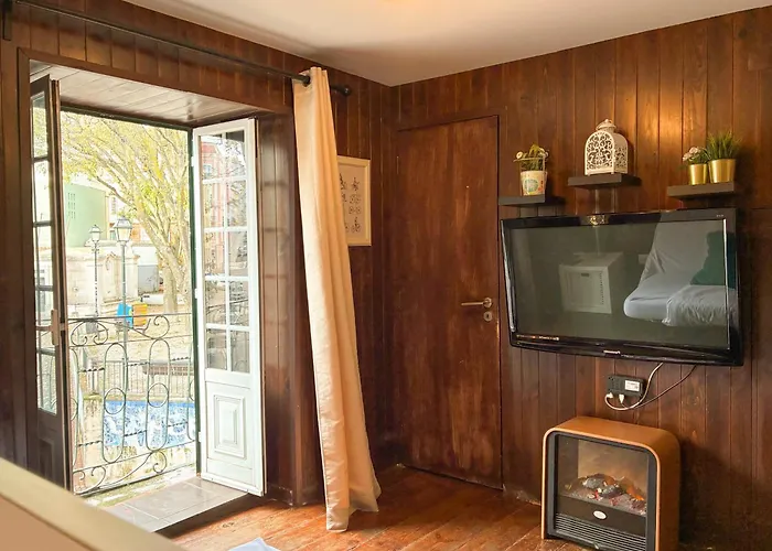 شقة Cozy Charming Flat In Flowers Garden!