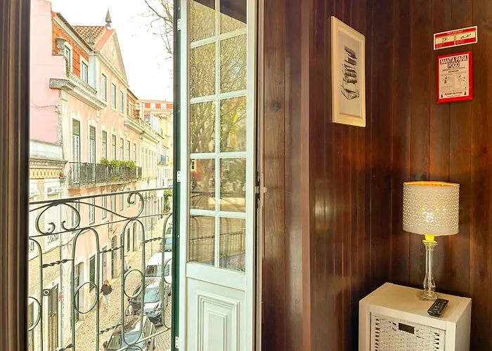 شقة Cozy Charming Flat In Flowers Garden!