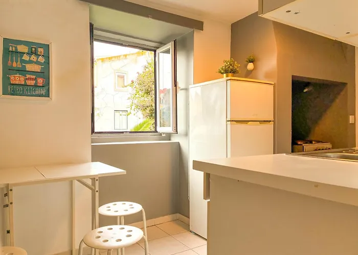 Cozy Charming Flat In Flowers Garden!